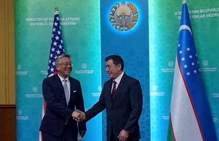 Владимир Норов АҚШ Давлат котибининг Жанубий ва Марказий Осиё ишлари бўйича ёрдамчиси Доналд Лу билан учрашув ўтказди