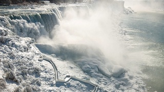 Ниагара шаршараси совуқ ҳаво туфайли музлаб қолди