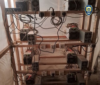 Хонадонида ноқонуний "Майнинг ферма" ташкил қилганлар ушланди