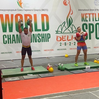 Тош кўтариш бўйича жаҳон чемпионатида 21 та медаль, 13 таси олтин