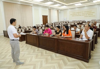 Ўқувчиларни мактаб формаси билан таъминлаш юзасидан тадбиркорлар билан мулоқот бўлиб ўтди