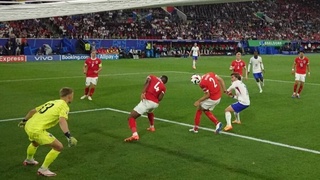 Мбаппе вынудил Вебера забить в свои ворота и сломал себе нос