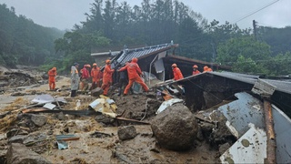 Жанубий Кореяда сув тошқинлари қурбонлари сони 39 кишига етди