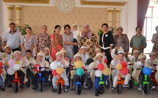 Болажонларга қувонч улашилди