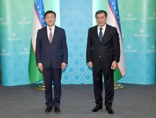 Глава МИД Узбекистана провел встречу с делегацией города Циндао