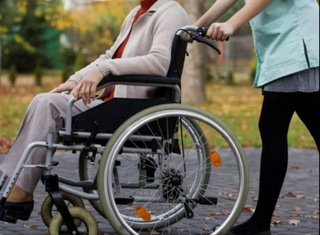 В Узбекистане будет усилена поддержка лиц, нуждающихся в постороннем уходе