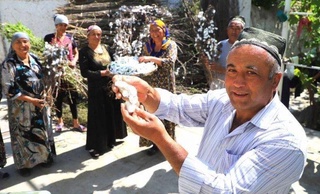 Хитойликларга дарс берадиган наманганлик пиллакор