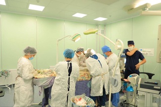 Навоийские врачи успешно провели очередную операцию по трансплантации почки