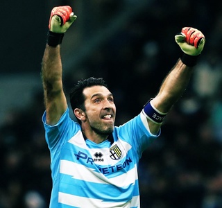 Buffon futboldan ketyapti