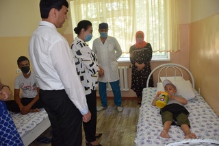 Қонунчилик палатаси депутатлари Фарғонадаги болалар онкологияси ҳолати билан танишди