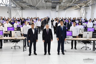 Мемлекет басшысы Ташкент облысындағы Astrum IT академиясының жұмысымен танысты