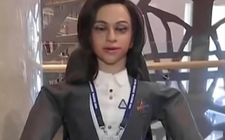 Ҳиндистон аёл-роботни коинотга олиб чиқади