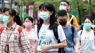 ВОЗ: заболеваемость и смертность от Covid-19 снижаются, но отменять ограничительные меры еще рано