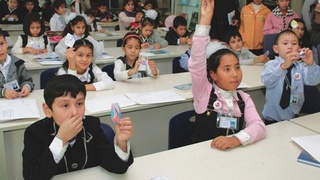 Халқ таълими вазирлиги ота-оналарга мурожаат қилди  