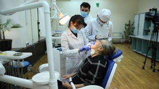 Стоматологлар қарияларга бепул тиббий хизмат кўрсатди