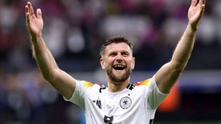 Германия забуксовала на Швейцарии, но выручил Фюллкруг