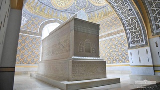 Президент мақбараи Ҳаким ат-Тирмизиро зиёрат кард