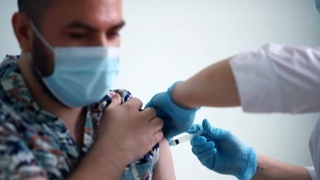 В Москве откроют пункты вакцинации для мигрантов