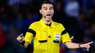 Румынский арбитр Хацеган обвинен в ошибках в Манчестере