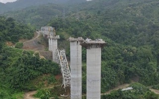 Ҳиндистонда кўприкнинг қулаб тушиши оқибатида 17 киши ҳалок бўлди