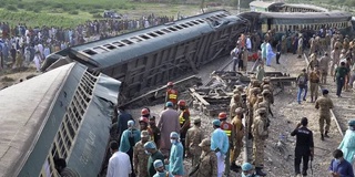 Бар асари садамаи қатора дар Покистон 30 нафар ҳалок ва беш аз 80 нафар ҷпроҳат бардоштанд