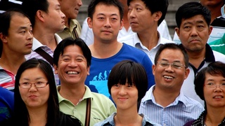 Китайцам разрешили ходить без масок