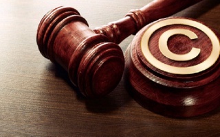 Муаллифлик ҳуқуқи расман тан олингани тўғрисидаги биринчи қонун қаерда қабул қилинган?