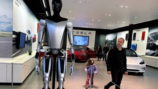 Tesla истеҳсоли оммавии роботҳои одамшаклро оғоз мекунад