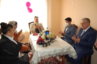 Yangi xonadonlar oʻz egalariga topshirildi