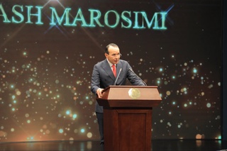 46 мәденият ҳәм көркем өнер тараўының ўәкилине "Мәденият ҳәм көркем өнер пидайысы" көкирек белгиси салтанатлы түрде тапсырылды