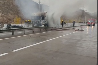 “Қамчиқ“ довонида юк машинаси ёниб кетди