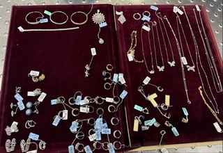 В международном аэропорту Ташкента пресечен факт незаконного ввоза ювелирных изделий