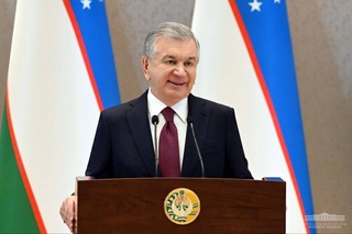 Президент ба соҳибкорон: Ҳар яки шумо қаҳрамон ҳастед