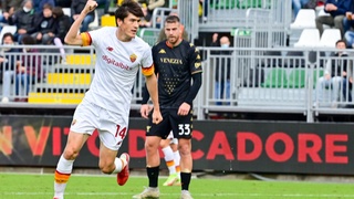 Шомуродов забил и дал голевой пас, но «Рома» проиграла «Венеции»