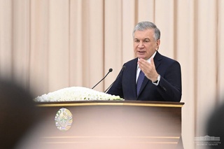 Шавкат Мирзияев Науаи халық депутаттары облыстық Кеңесінің кезектен тыс сессиясына қатысты