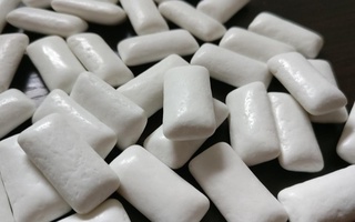 Olimlar og'izdagi viruslarni zararsizlantiradigan saqich ishlab chiqishdi