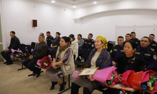 Әскерлер өз жақынлары менен ушырасты