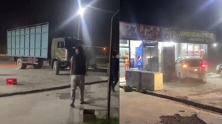 Маст ҳайдовчи жанжал оқибатида ўз юк автоуловида савдо дўконини бузиб юборди