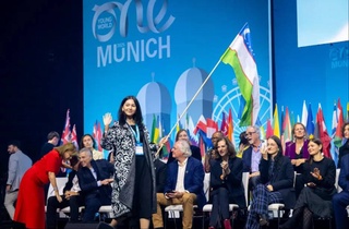 Өзбекстан ўәкили тарийхта биринши мәрте «One Young World Summit» пүткилжәҳән жаслар саммитинде қатнаспақта