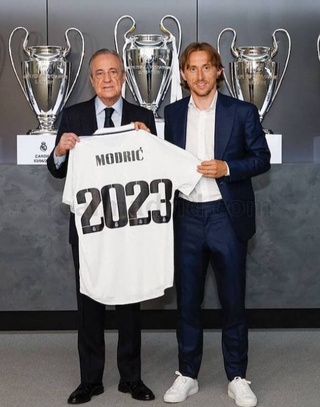 Модрич “Реал”да қолди