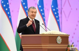 Prezident xotin-qizlarni bayram bilan muborakbod etdi