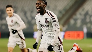 Победный гол «Аякса» забил 16-летний вундеркинд Жорти Мокио