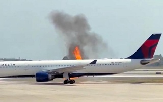 Дар фурудгоҳи Орландо самолёт оташ гирифт