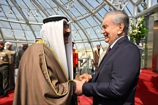 O‘zbekiston Prezidenti Al-Kuvayt shahriga keldi