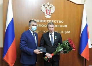 Rossiya sogʻliqni saqlash vazirligi rahbariyatiga “Mehr-saxovat” koʻkrak nishonlari topshirildi