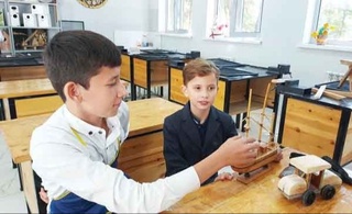 Germaniyadagi taniqli kompaniya delegatsiyasining 8 yoshli vakili poytaxtimizdagi maktabga bordi