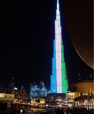 Бурж Халифа осмонўпар биноси Ўзбекистон байроғи рангларида гавдаланади