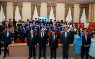 Сергей Лавров вручил дипломы первым выпускникам Ташкентского филиала МГИМО