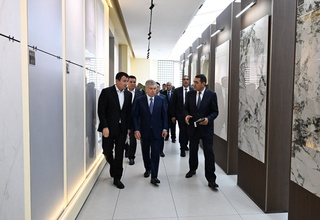 Президентимиз Қувасойдаги керамогранит плита ишлаб чиқарувчи корхона фаолияти билан танишди