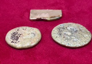 На пограничном таможенном посту «Навои» пресечена попытка незаконного ввоза слитков золота